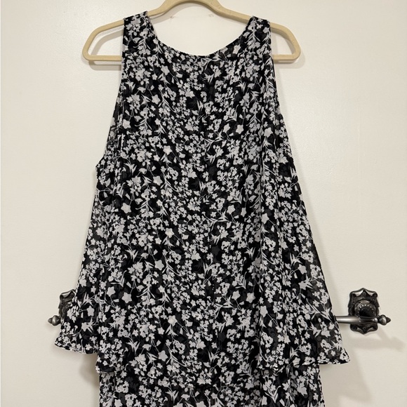 Lane Bryant Black & White Floral Sleeveless Tunic - Picture 3 of 3